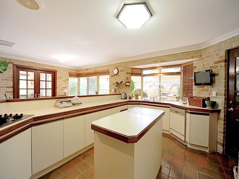 74 Casserly Drive, Leeming WA 6149