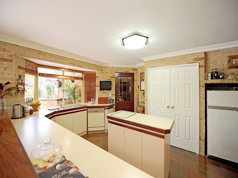 74 Casserly Drive, Leeming WA 6149