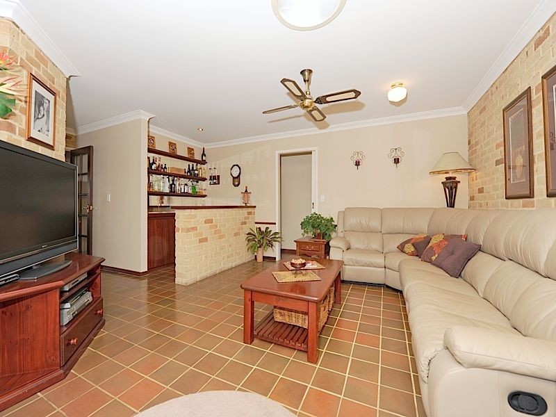 74 Casserly Drive, Leeming WA 6149