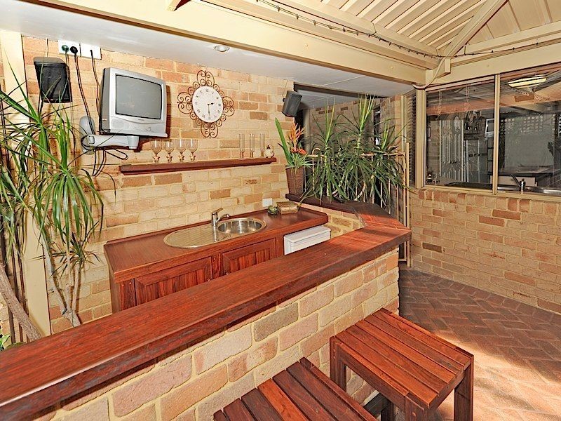 74 Casserly Drive, Leeming WA 6149