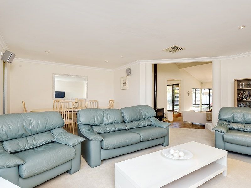 1 Briar Court, Leeming WA 6149