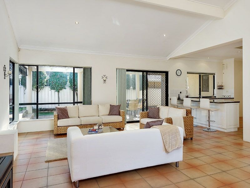 1 Briar Court, Leeming WA 6149