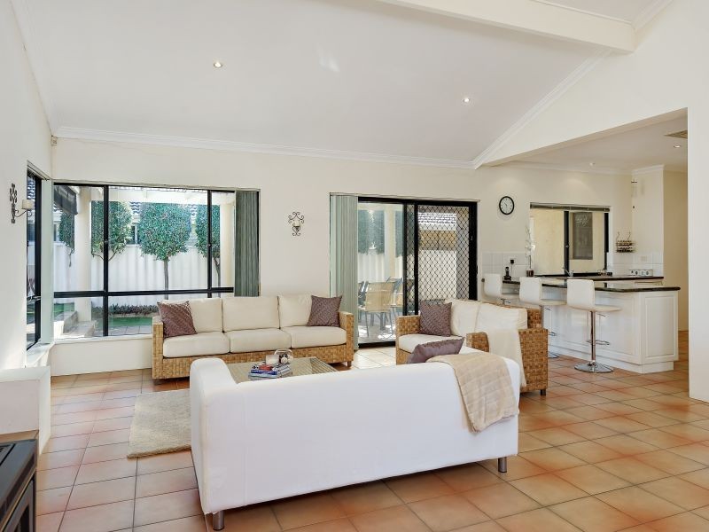 1 Briar Court, Leeming WA 6149