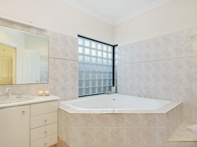 1 Briar Court, Leeming WA 6149