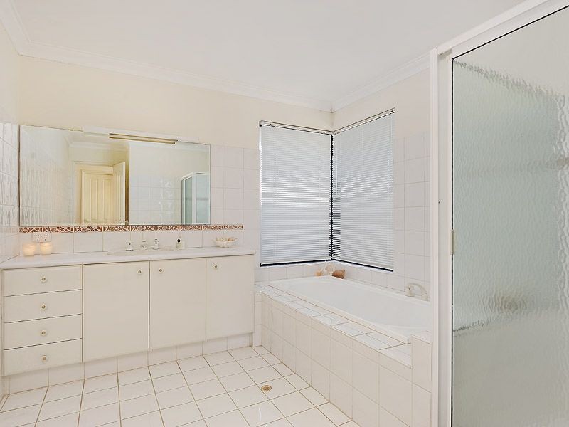 1 Briar Court, Leeming WA 6149