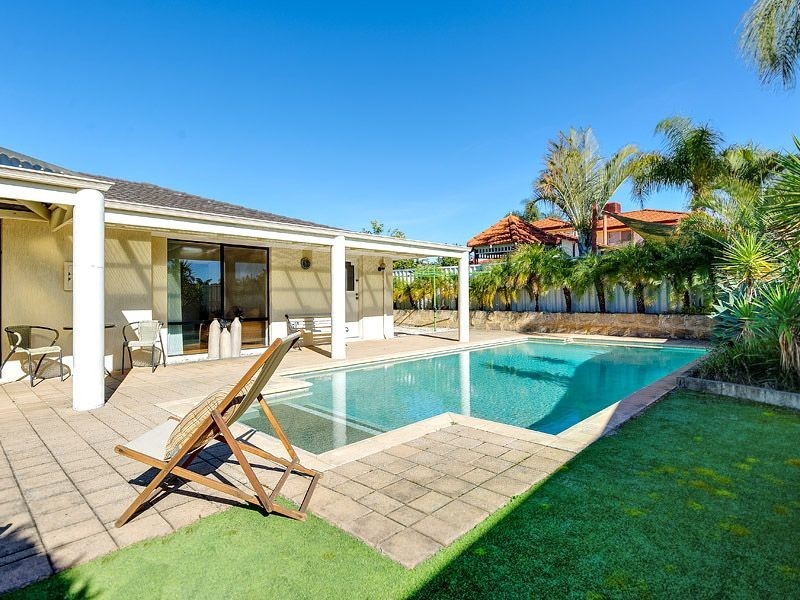 1 Briar Court, Leeming WA 6149