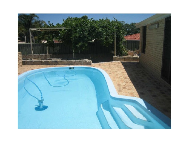 16 Sovereign Drive, Thornlie WA 6108