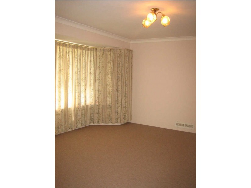 16 Sovereign Drive, Thornlie WA 6108