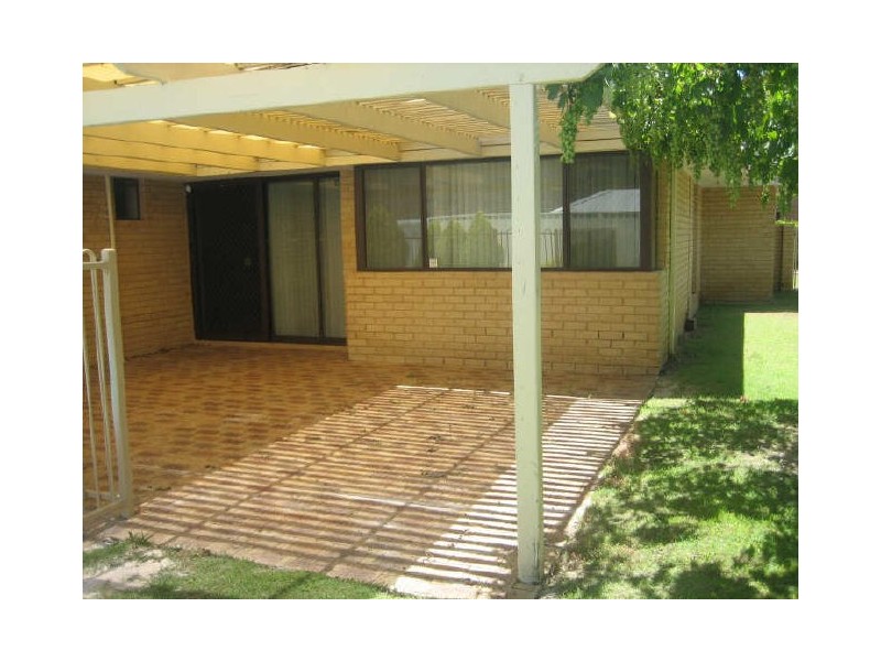 16 Sovereign Drive, Thornlie WA 6108