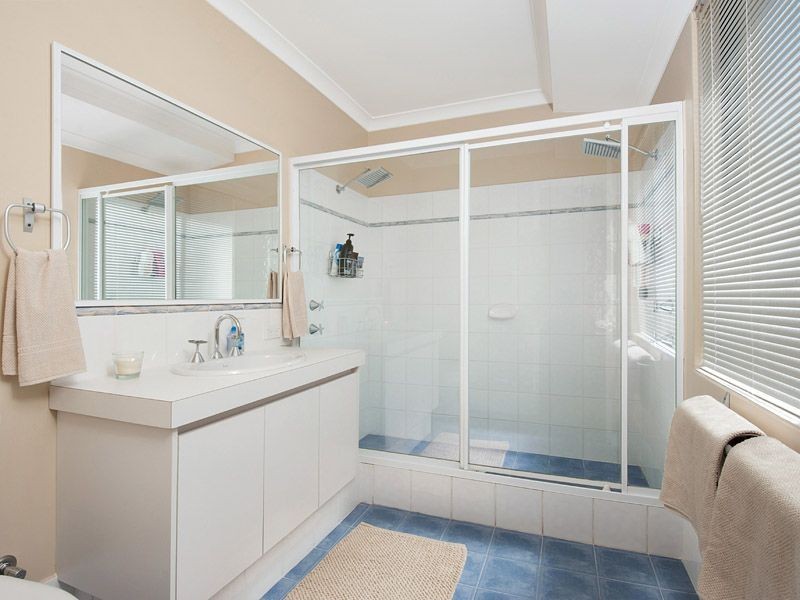 2 Avon Crescent, Atwell WA 6164