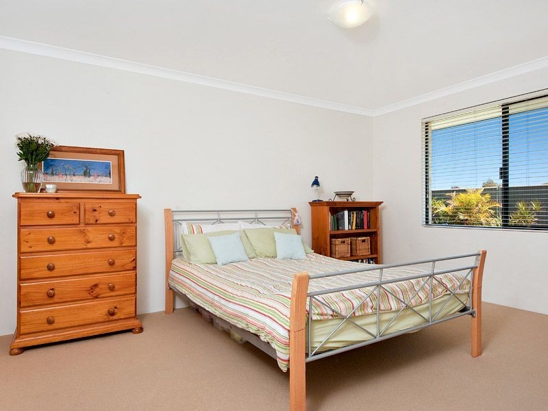 2 Avon Crescent, Atwell WA 6164