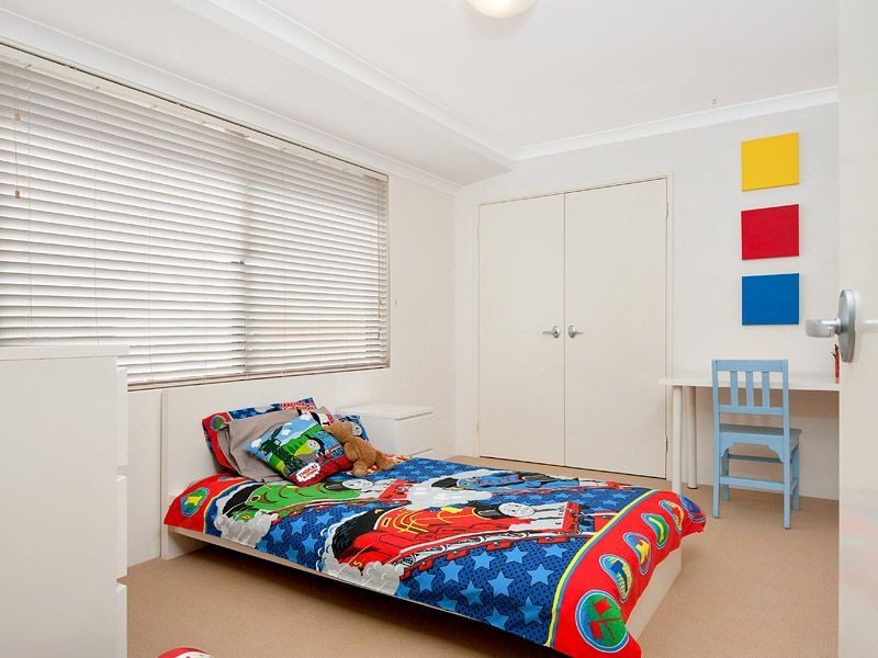 2 Avon Crescent, Atwell WA 6164