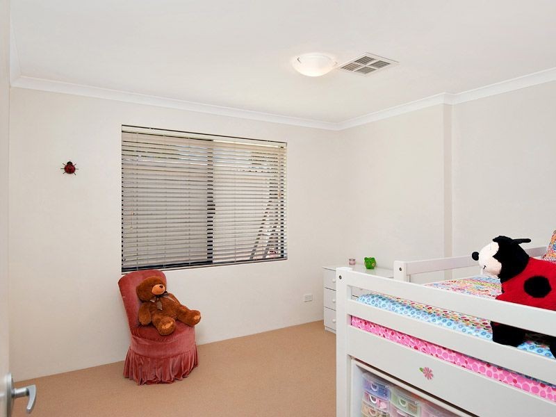2 Avon Crescent, Atwell WA 6164