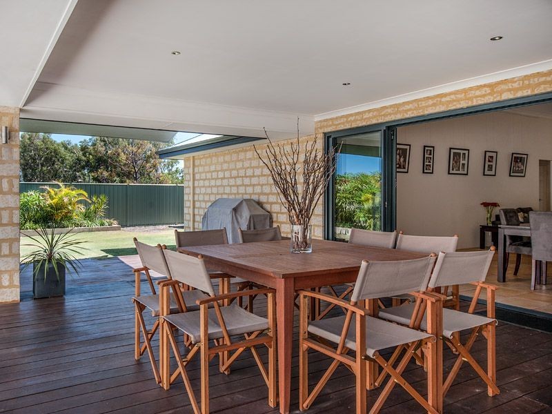 2 Avon Crescent, Atwell WA 6164