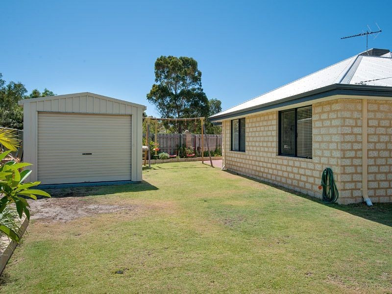 2 Avon Crescent, Atwell WA 6164