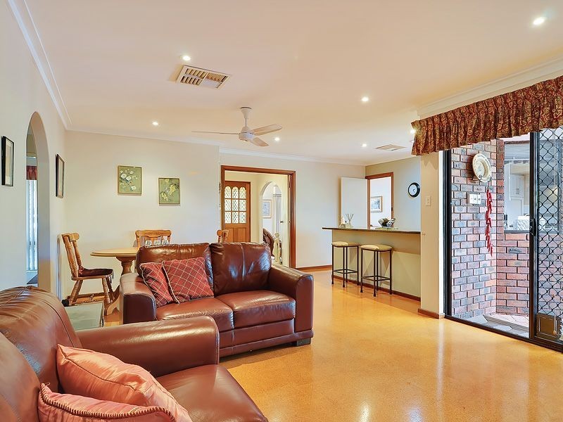 1 Moss Close, Leeming WA 6149