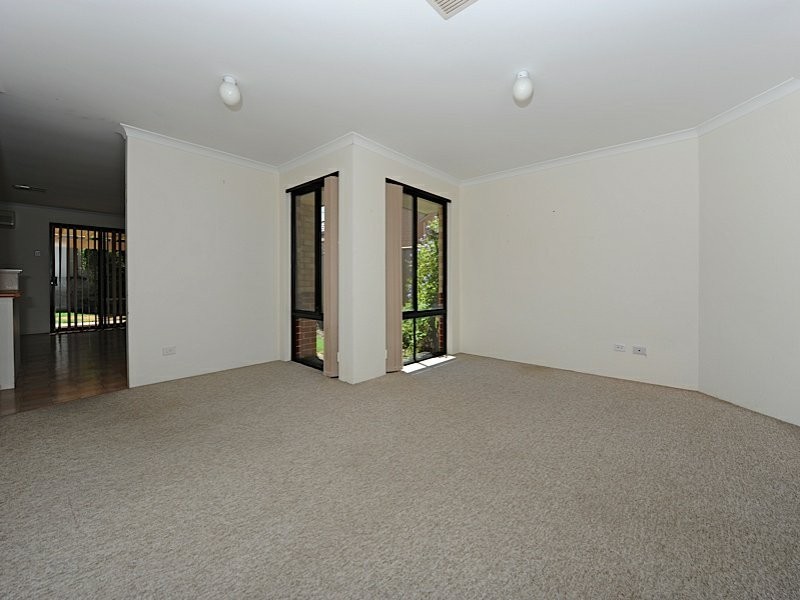 30 Kooralbyn Valley Crescent, Jandakot WA 6164