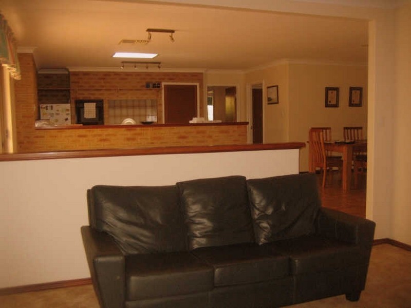 17 Beckley Circle, Leeming WA 6149