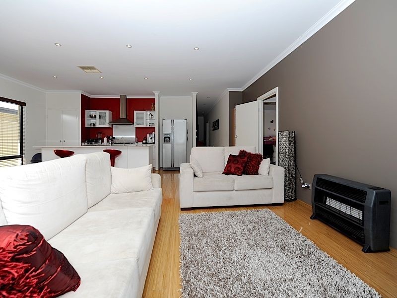 17 Tarwhine Close, South Lake WA 6164