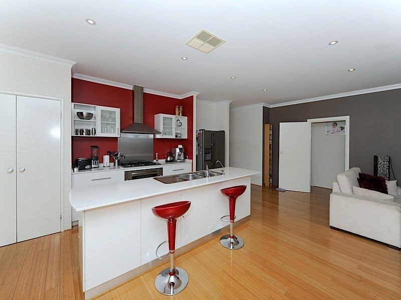 17 Tarwhine Close, South Lake WA 6164