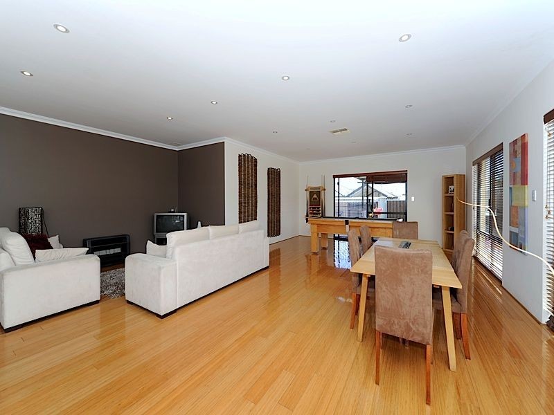 17 Tarwhine Close, South Lake WA 6164