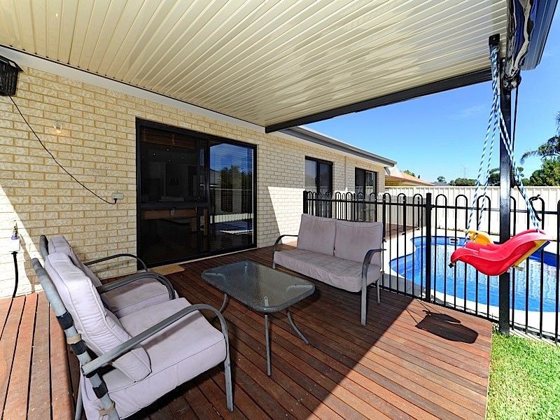 17 Tarwhine Close, South Lake WA 6164