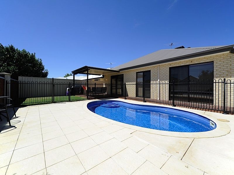 17 Tarwhine Close, South Lake WA 6164