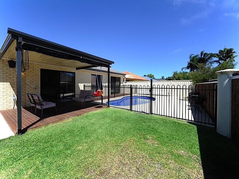 17 Tarwhine Close, South Lake WA 6164