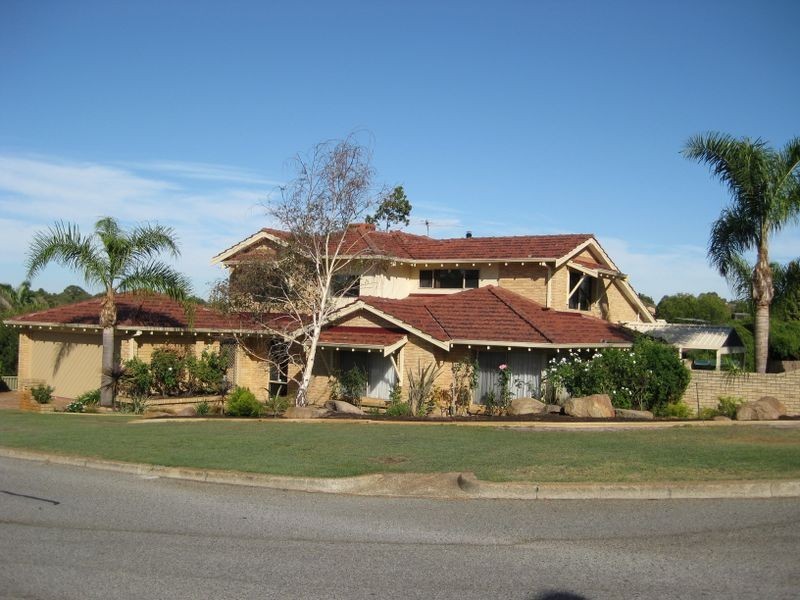 5 Harrington Crescent, Leeming WA 6149