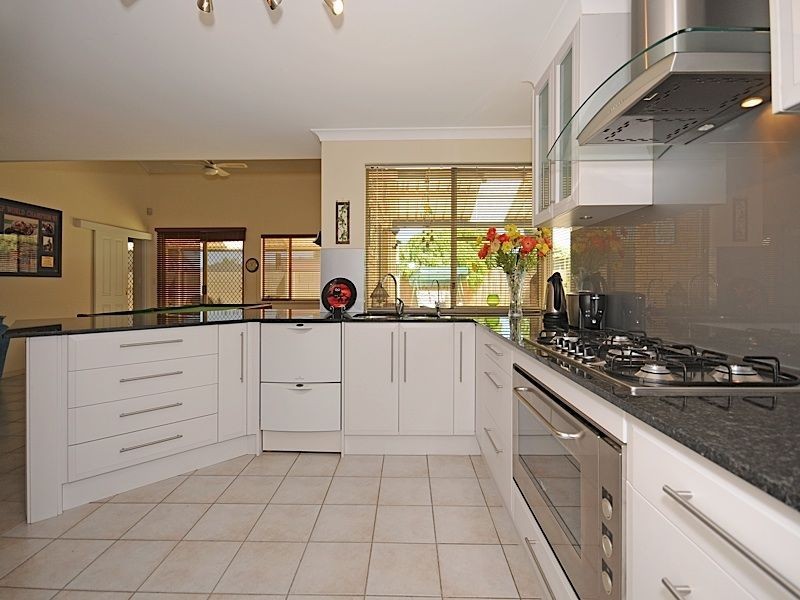 5 Harrington Crescent, Leeming WA 6149