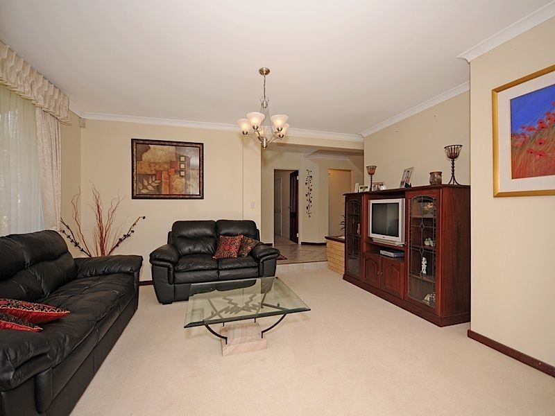 5 Harrington Crescent, Leeming WA 6149