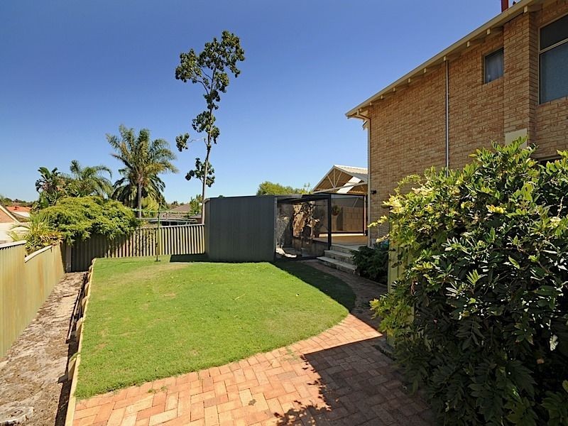 5 Harrington Crescent, Leeming WA 6149