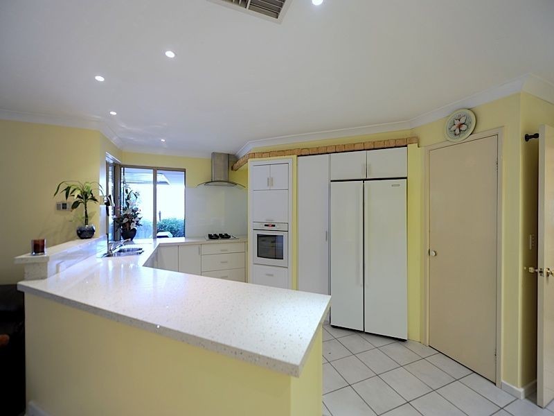 8 Beckley Circle, Leeming WA 6149