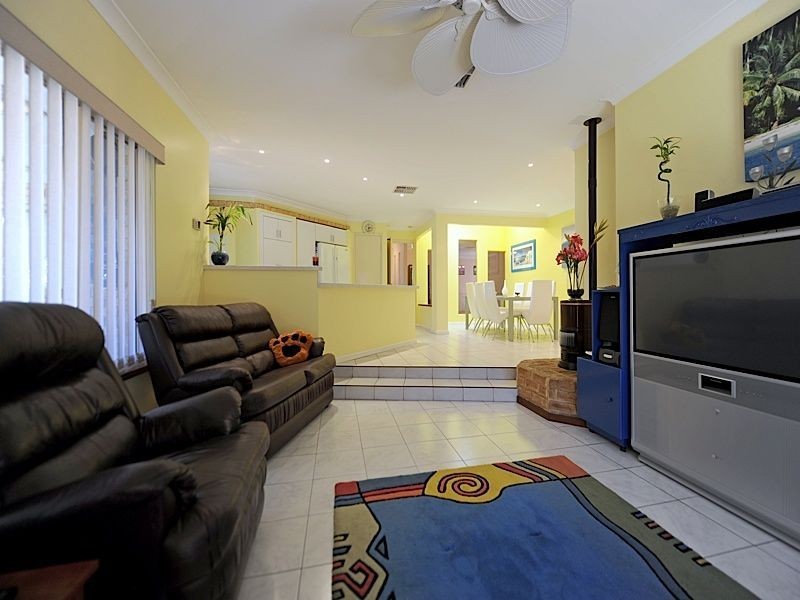 8 Beckley Circle, Leeming WA 6149