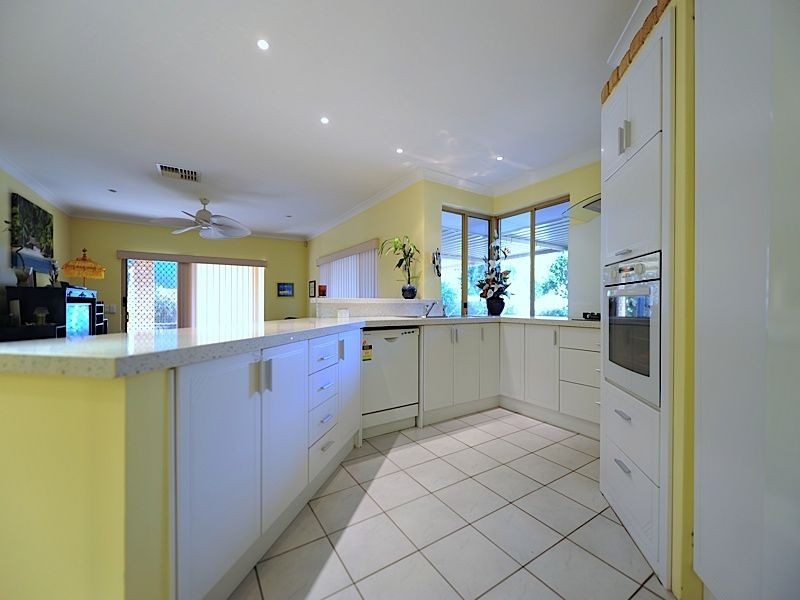 8 Beckley Circle, Leeming WA 6149