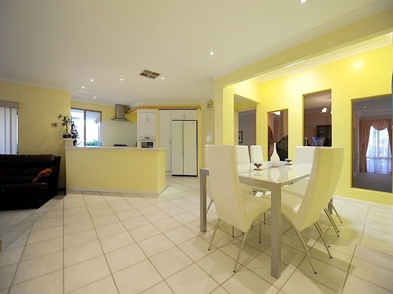 8 Beckley Circle, Leeming WA 6149