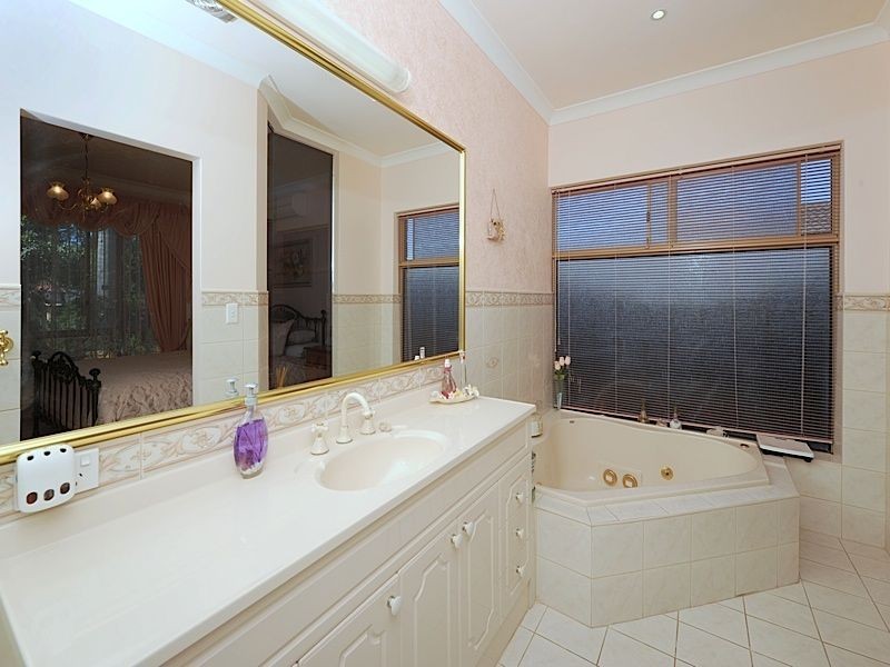 8 Beckley Circle, Leeming WA 6149