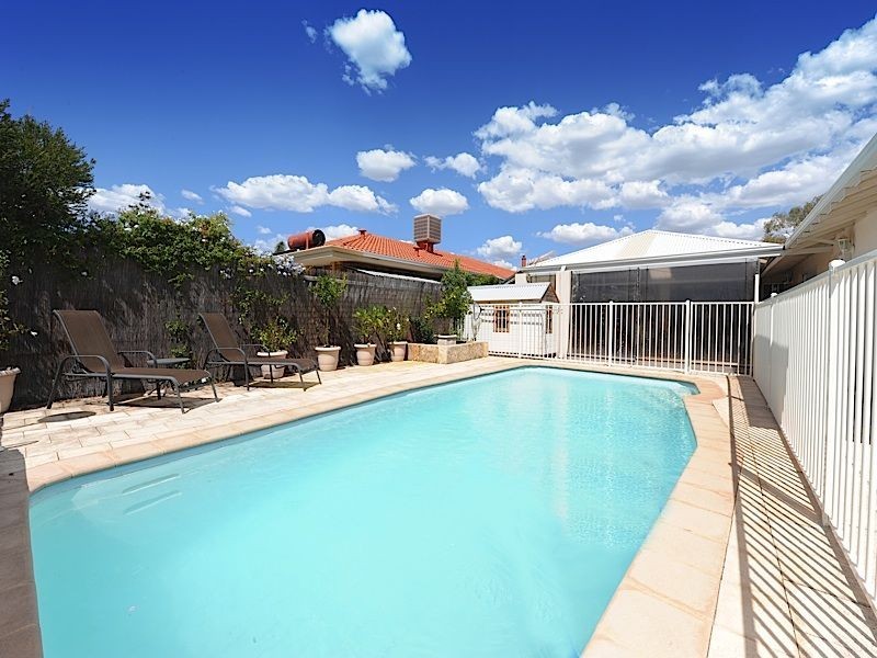 7 Waraker Way, Leeming WA 6149