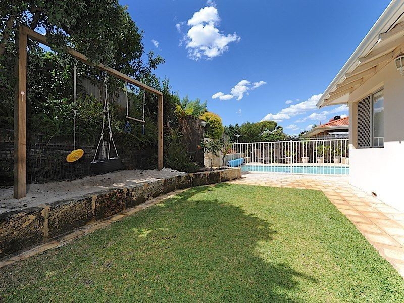 7 Waraker Way, Leeming WA 6149