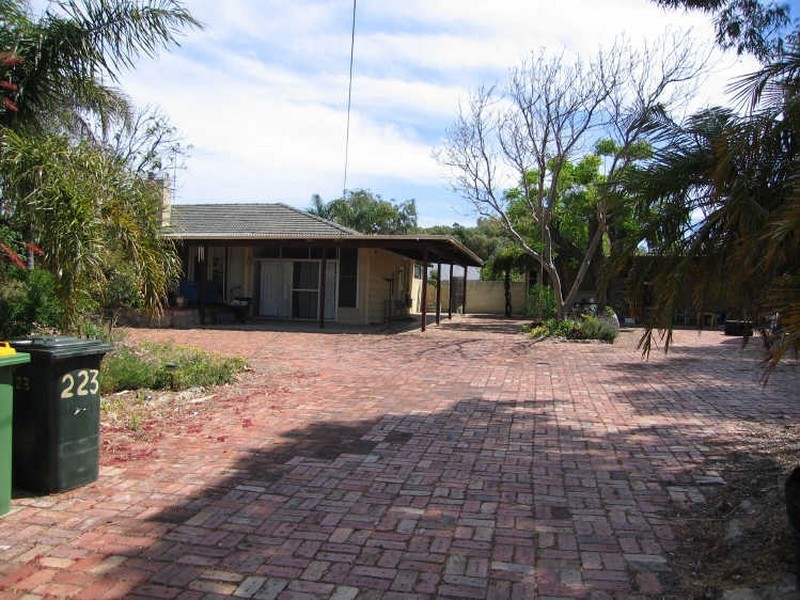 223 Hamilton Road, Coogee WA 6166