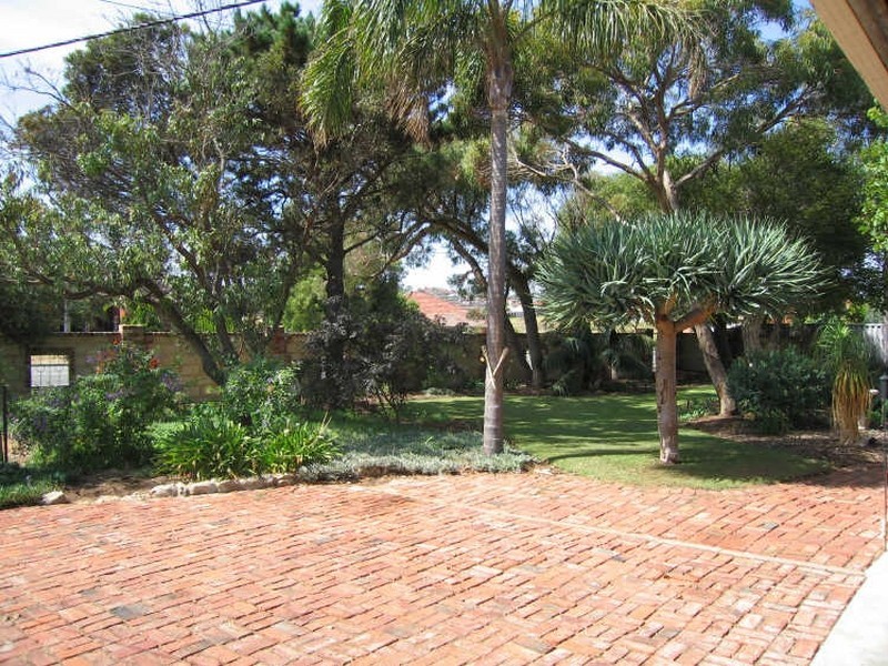 223 Hamilton Road, Coogee WA 6166