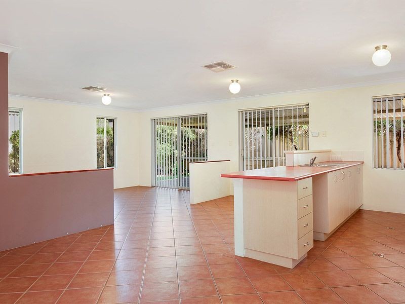 31 Chivalry Way, Atwell WA 6164