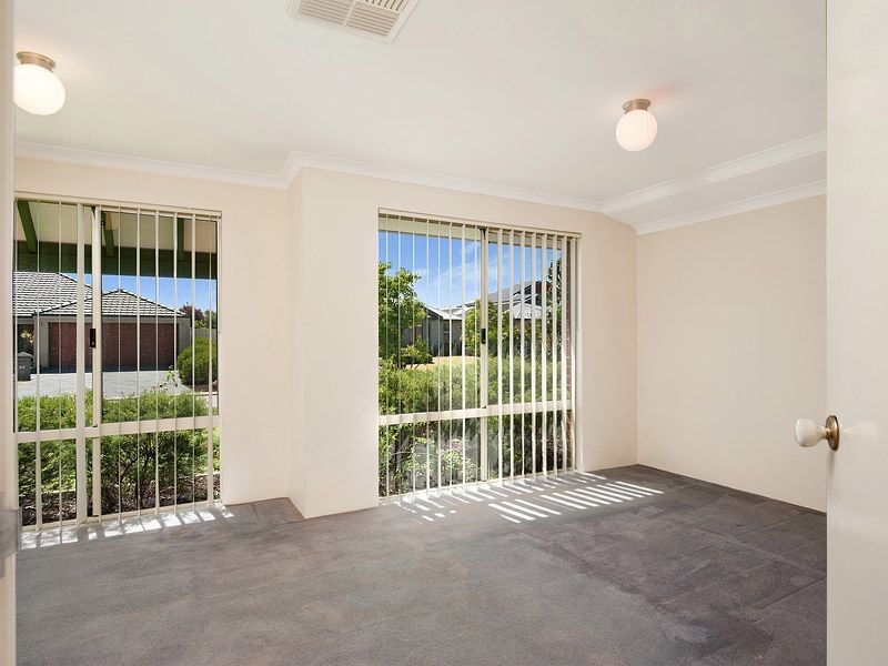 31 Chivalry Way, Atwell WA 6164