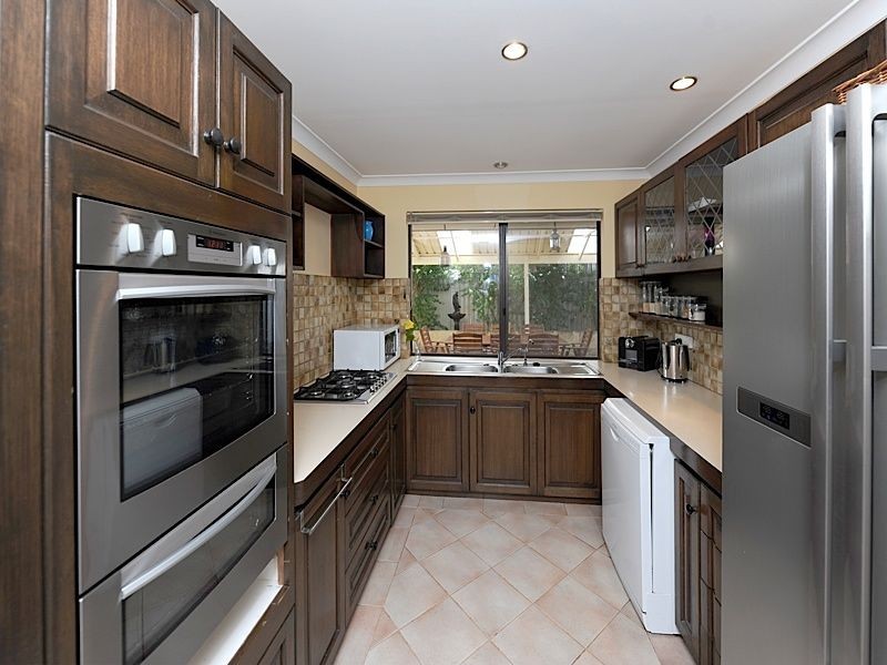 11 Bagot Court, Leeming WA 6149