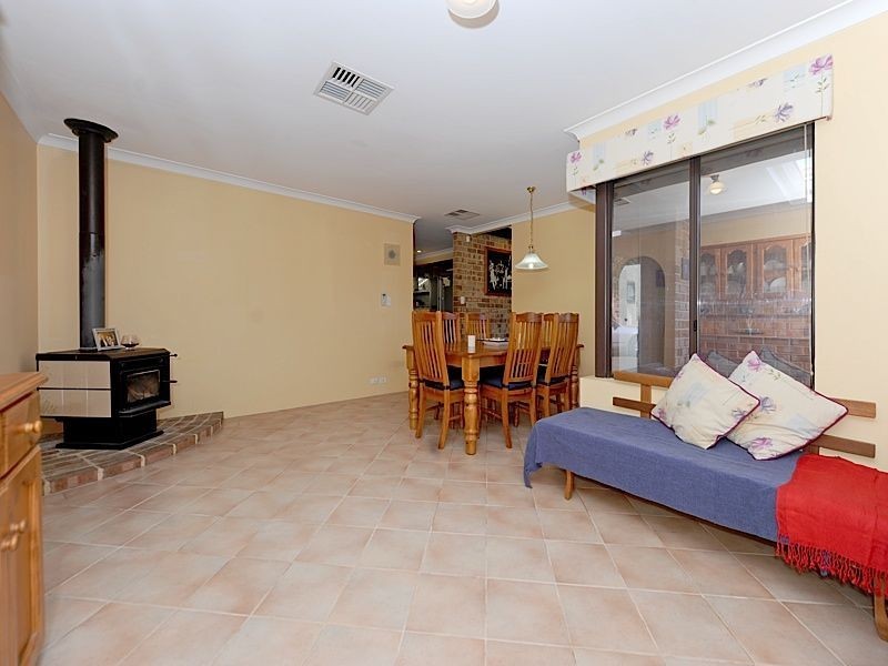 11 Bagot Court, Leeming WA 6149