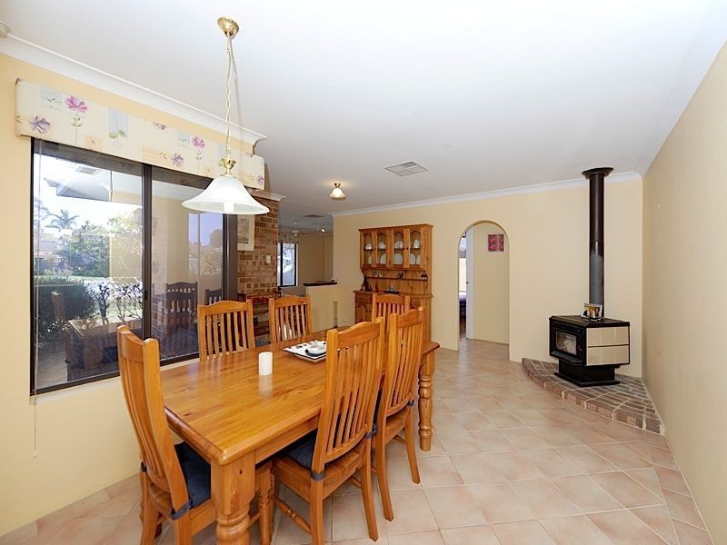 11 Bagot Court, Leeming WA 6149