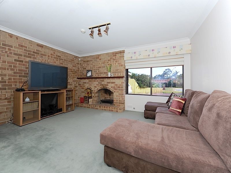 11 Bagot Court, Leeming WA 6149