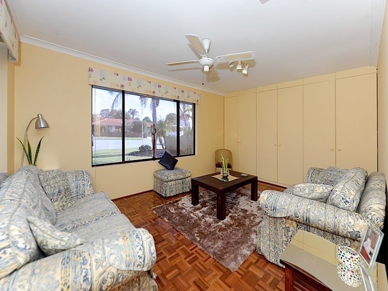 11 Bagot Court, Leeming WA 6149