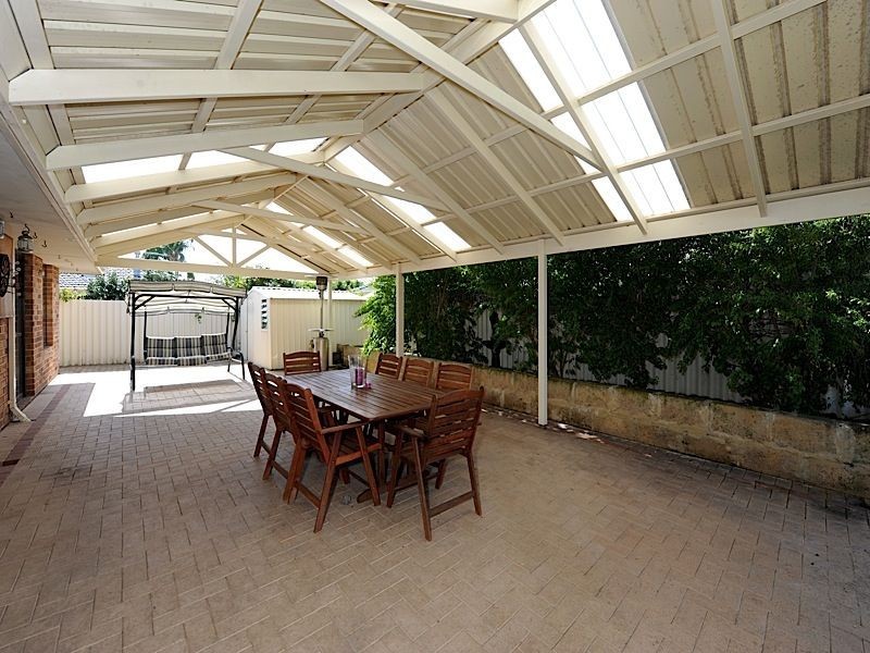 11 Bagot Court, Leeming WA 6149