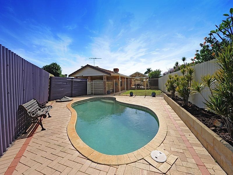 11 Bagot Court, Leeming WA 6149